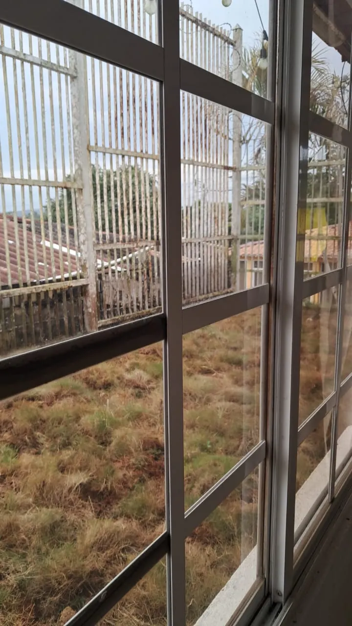 Casa en Altamira, Arraiján — Ventanales corredizos hacia el patio