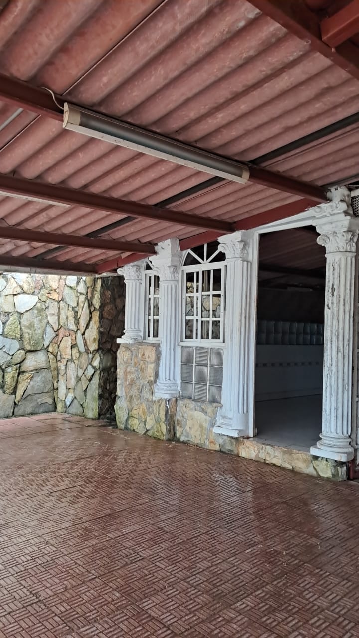 Casa en Altamira, Arraij&aacute;n — Terraza techada con tejas y columnas