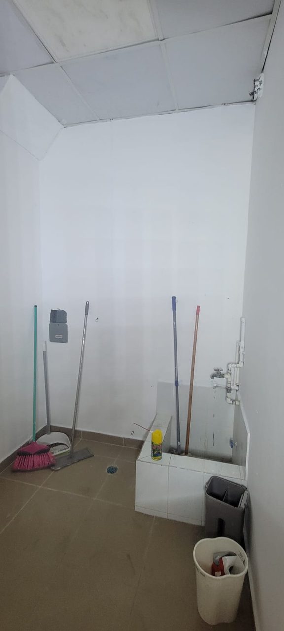Cuarto adicional / oficina del local