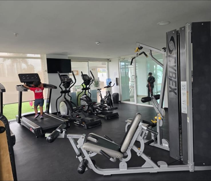 Gimnasio equipado del edificio