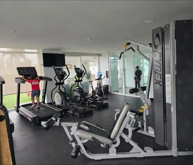 Gimnasio equipado del edificio